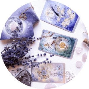 Cartes de voyance de couleur violette.